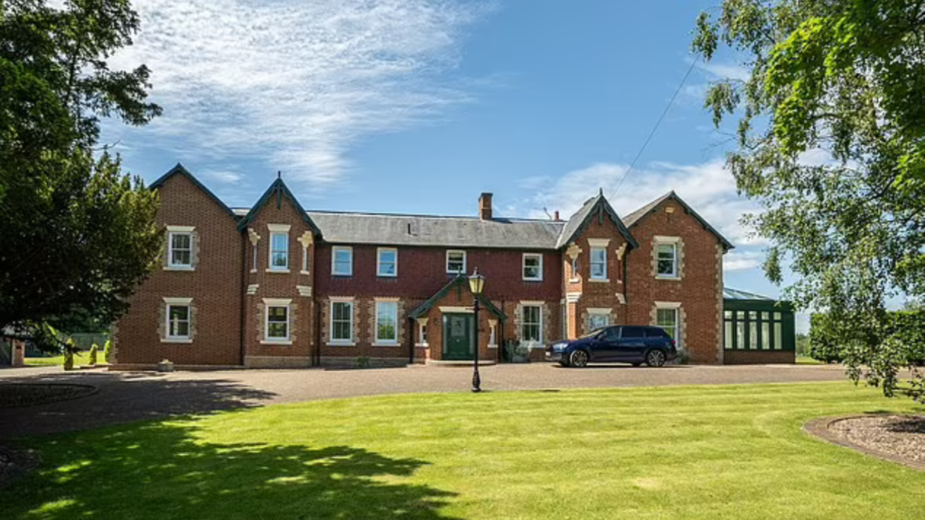 Where Does Kevin Keegan Live Now